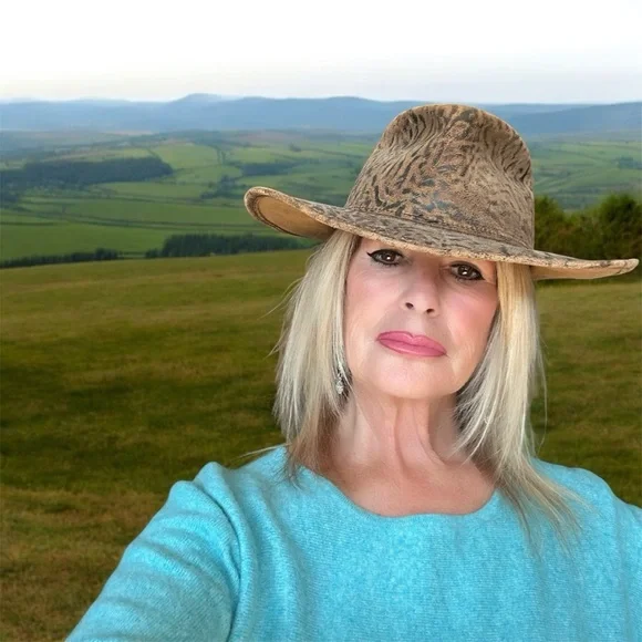 Leather henschel hat sz LG woman’s brown embossed faux buffaloe hide - Picture 1 of 10